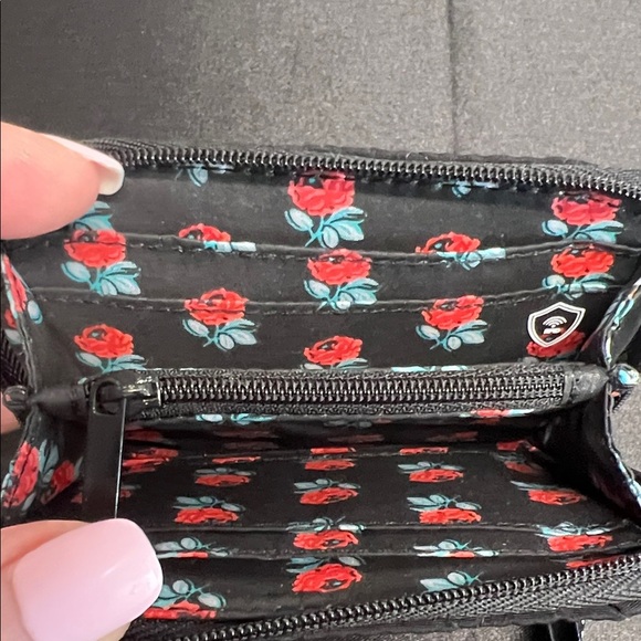 VERA BRADLEY | Quilted Black Small Zip-Around Wallet ~ RFID - Picture 4 of 8